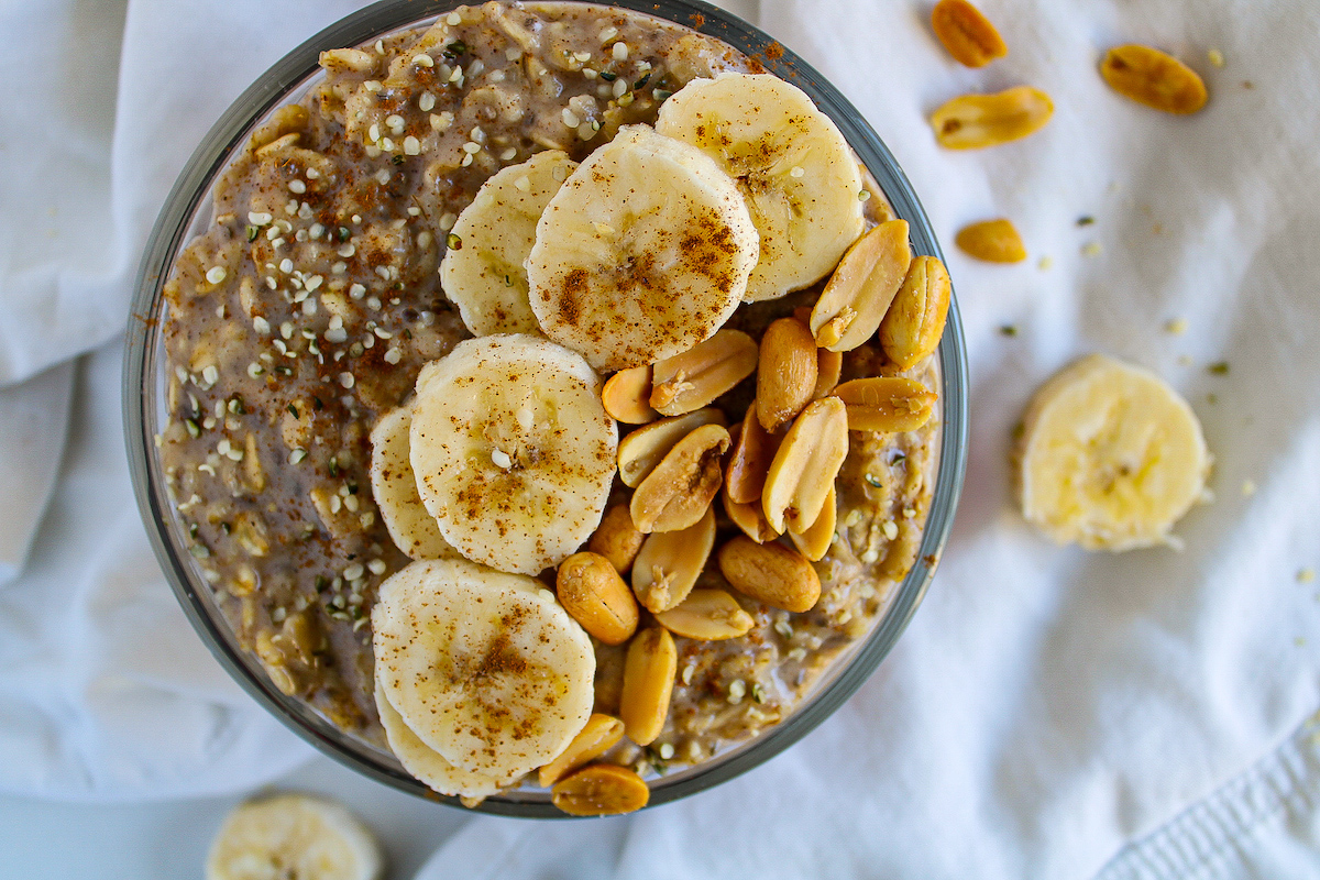 Quick + EASY Peanut Butter Banana Oatmeal {The BEST Recipe